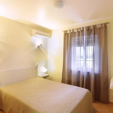 T3 Com Jardim * 萨格里什