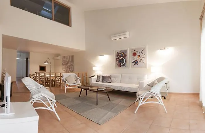 T3 Com Jardim Сагреш